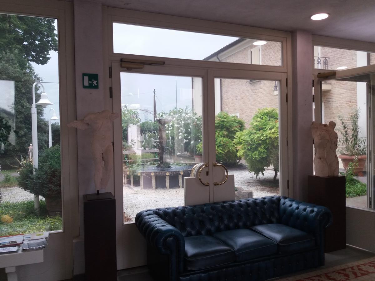 Relais Villa Roncuzzi Russi Exterior photo